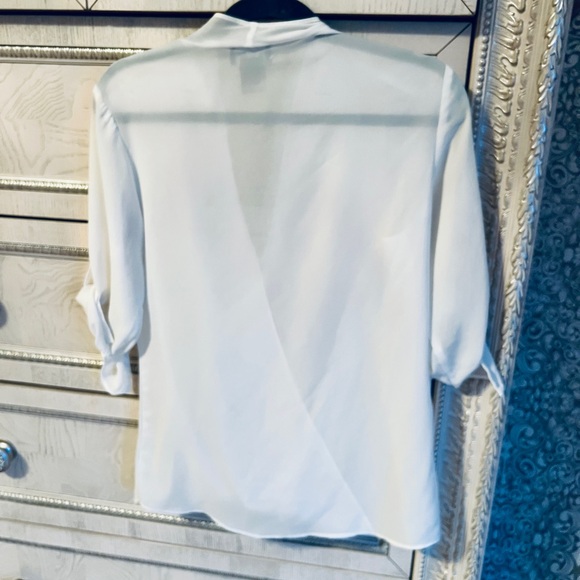Beautiful Lord and Taylor blouse. - Picture 3 of 4